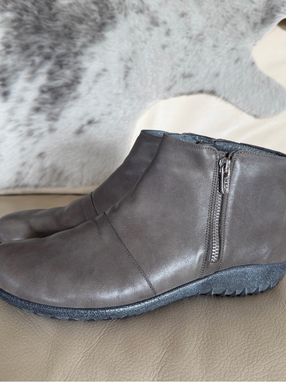 Naot Women's Wanaka boots 42 leather ankle bootie dual zippers gray leather